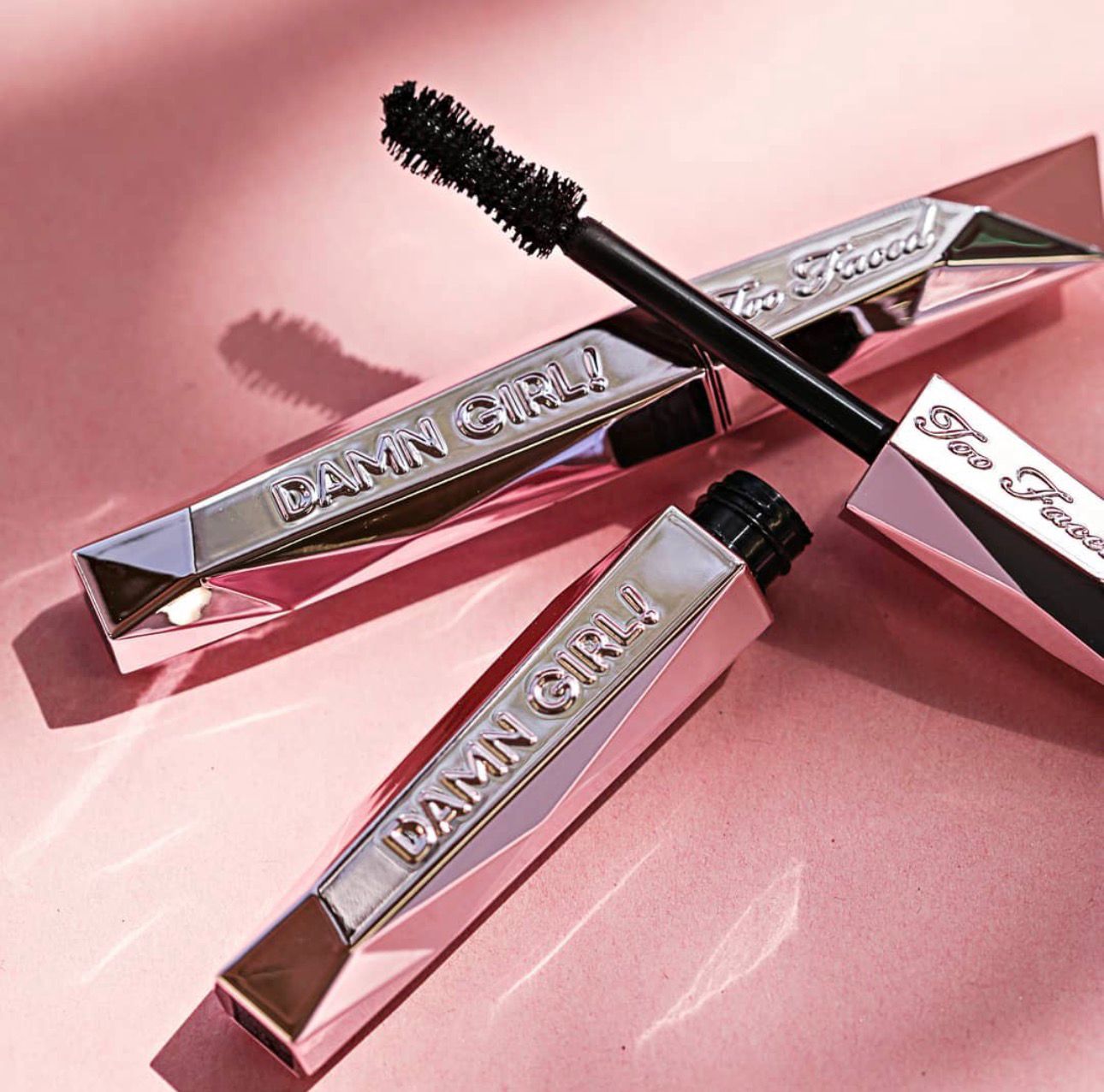 Too Faced Damn Girl! 24 Hours Mascara – Black(13ml)